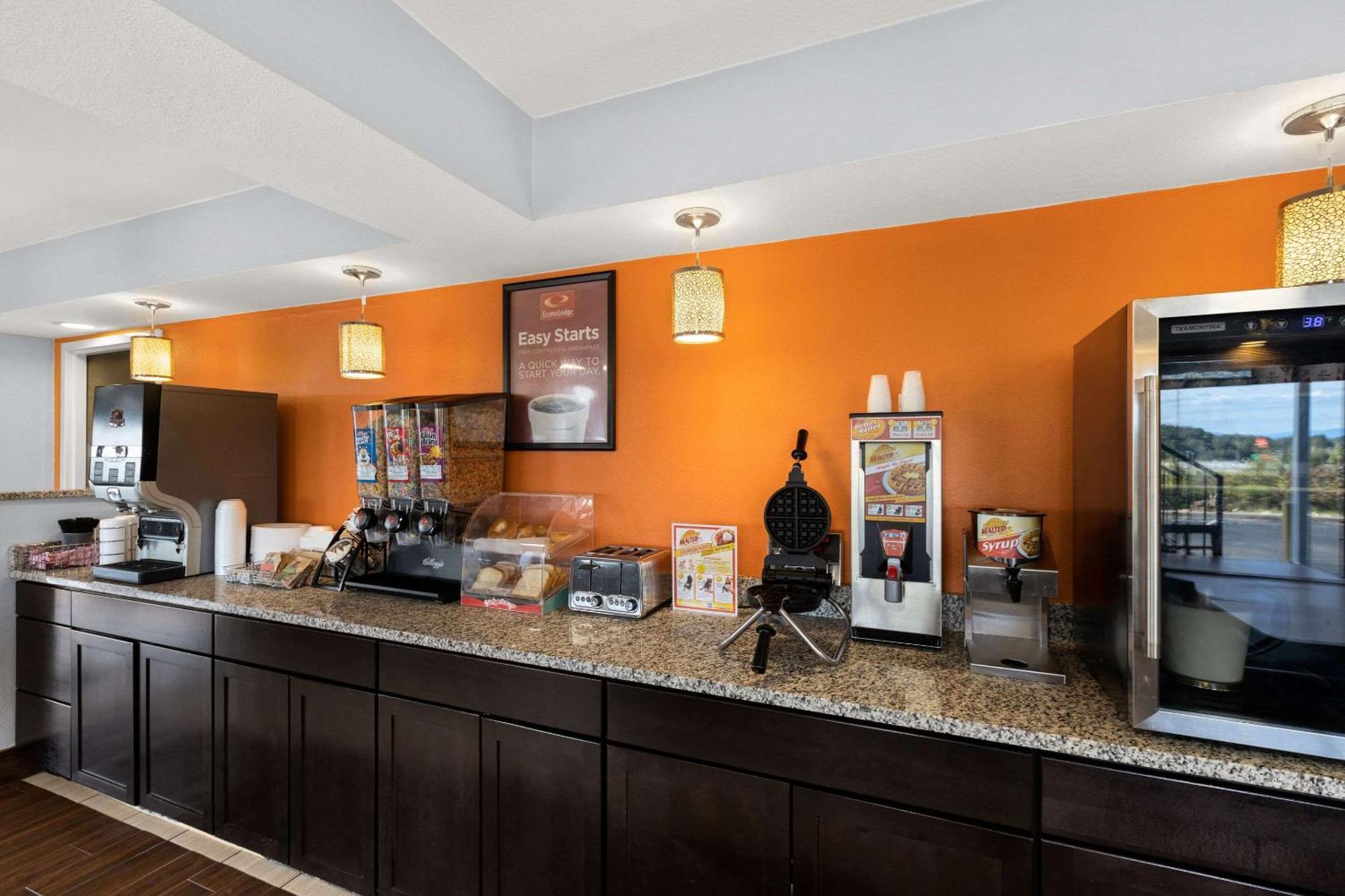 Econo Lodge White Pine Morristown I-81 & I-40 Split Buitenkant foto